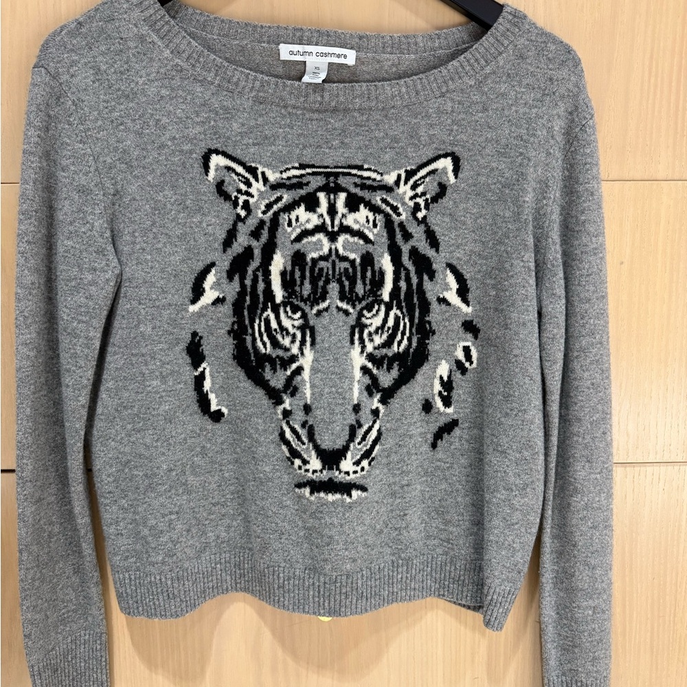 Autumn Cashmere Gray Crew Neck Sweater with Tiger Design